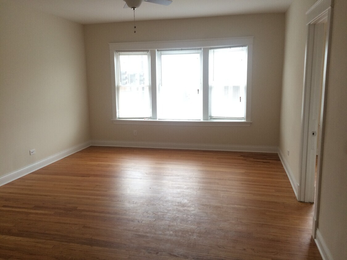 Foto principal - 4364 N Milwaukee Ave