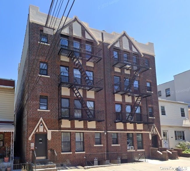 Foto del edificio - 39-21 57th St