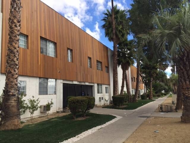 Foto principal - 20417 Sherman Way