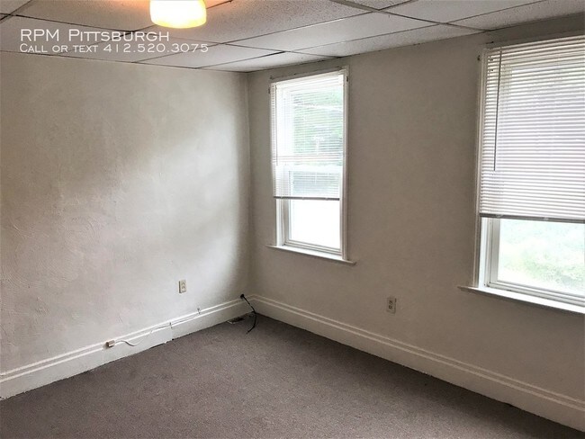Building Photo - 433 Flowers Ave