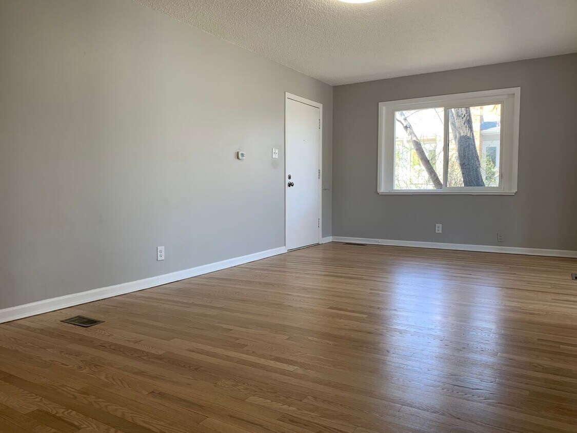 Primary Photo - Recently Renovated 3 Bedroom 1 Bath With S...