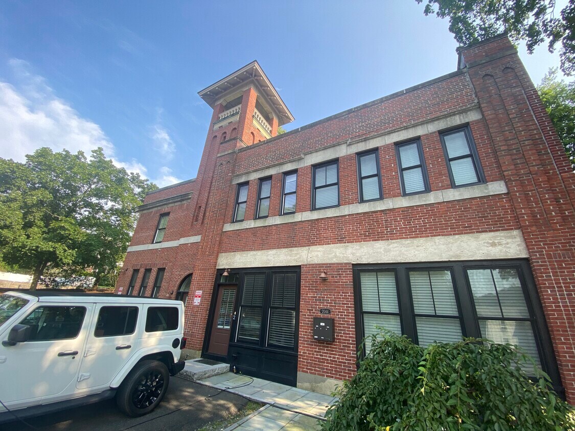 Foto principal - 2044 Beacon St