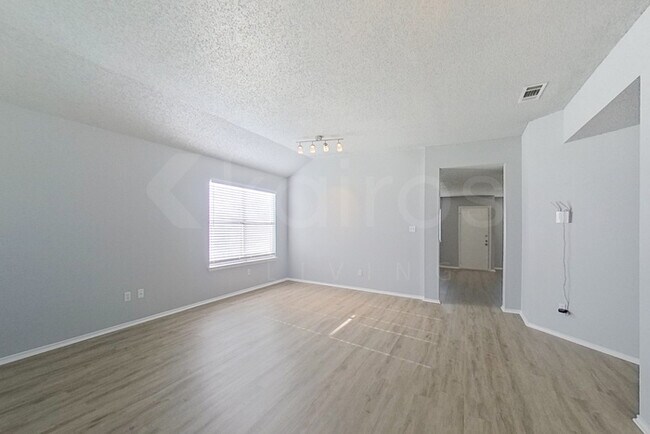 Foto del edificio - 4914 Glenoak Dr