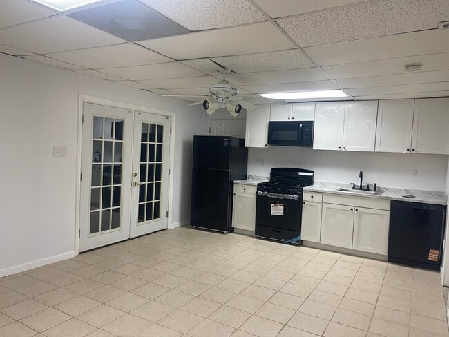 Foto del edificio - 312 N Briar Rdg