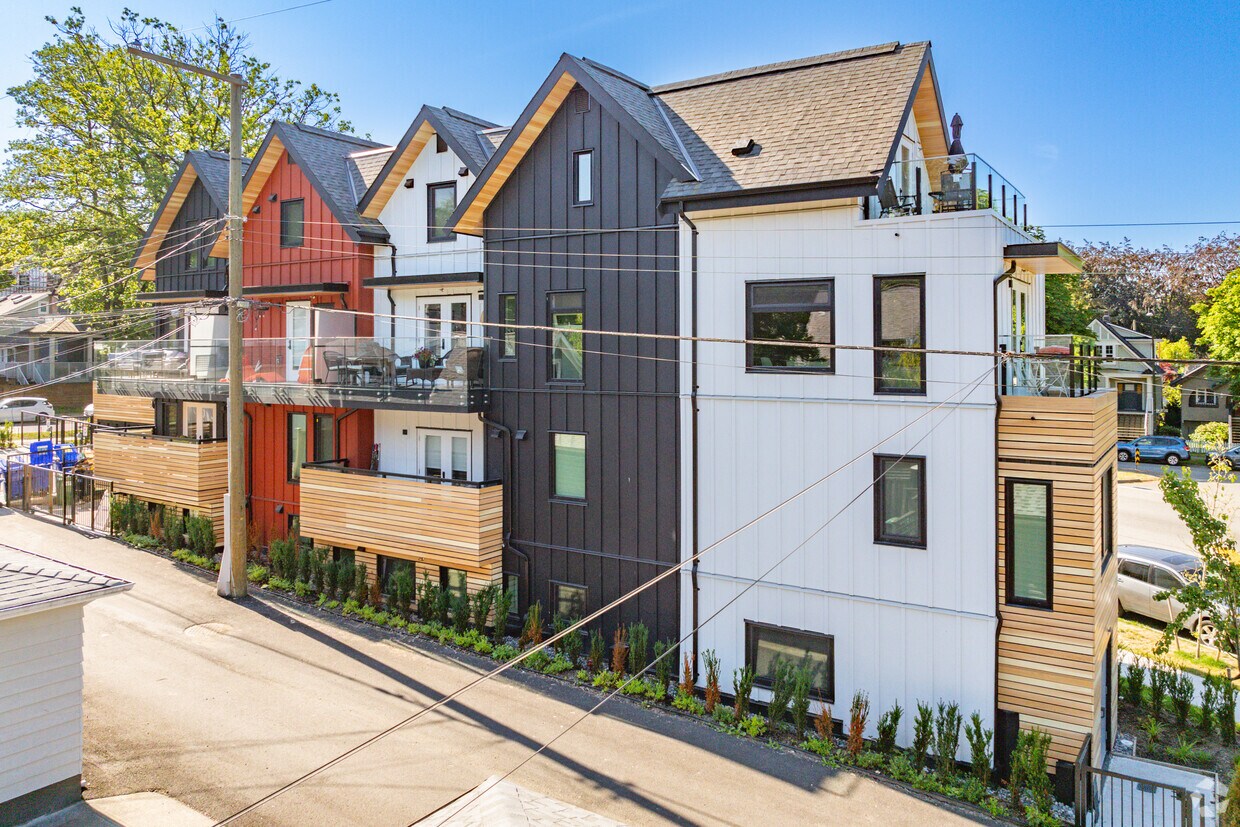 Building Photo - Kitsilano Diversion