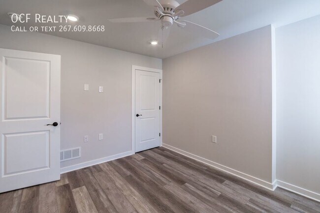 Building Photo - Mantua 2 Bedroom
