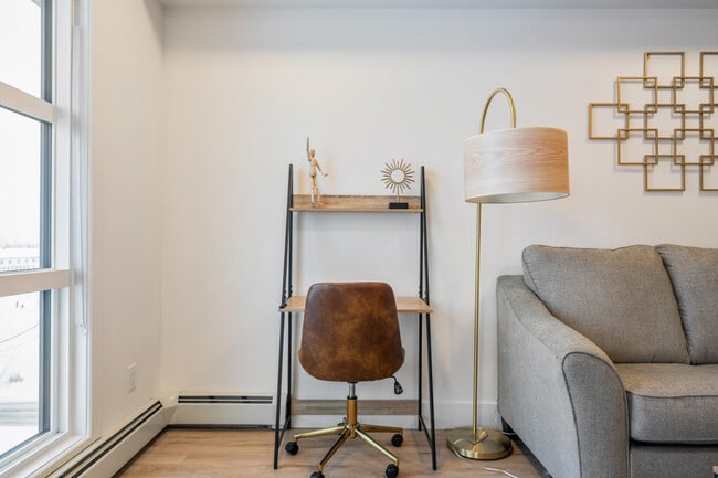 Building Photo - 2550 Battleford Ave SW