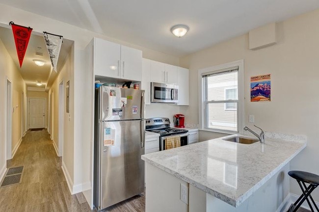 Building Photo - 30 Hillside St