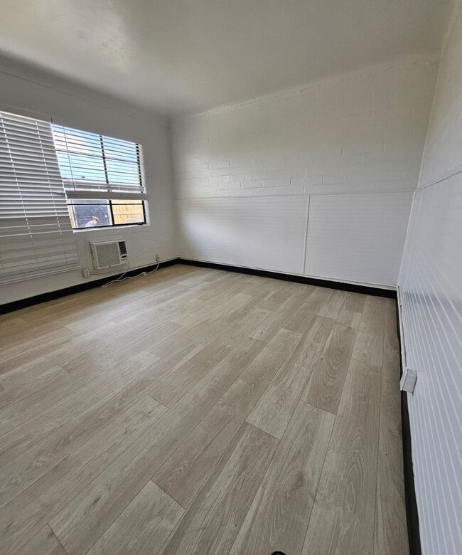 Foto del edificio - IMPERIAL CORNER APARTMENTS -$299 Move-In Special!