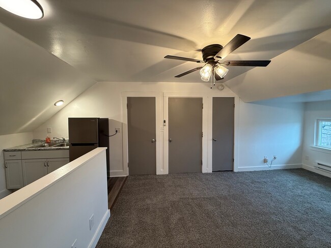 Photo - 1117 N B St Apartments