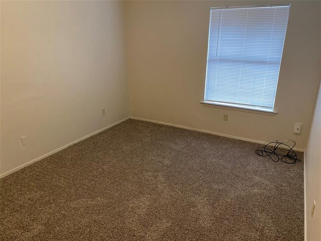 Building Photo - 1315 Southport Dr