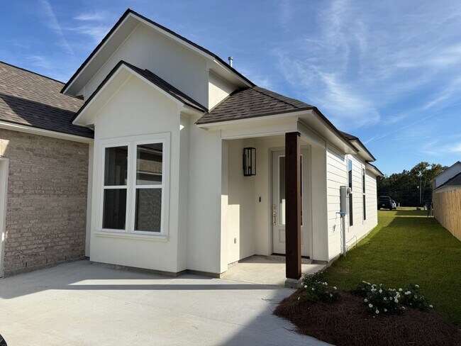 Foto del edificio - Must See! New 4/2 Home off Tiger Bend Rd. in Garden Hill Subdivision