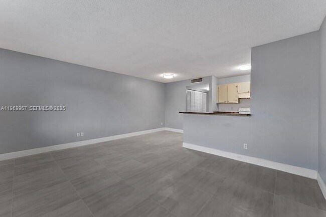 Foto del edificio - 1430 Meadows Cir W