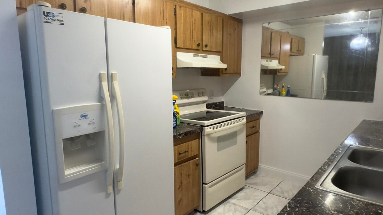 Foto principal - 3293 Kirk Rd