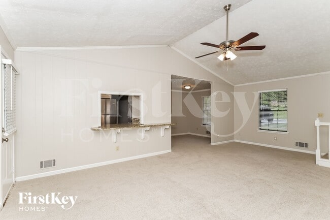 Building Photo - 1745 Tree Line Rd