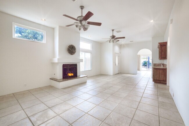 Building Photo - 53740 Avenida Navarro