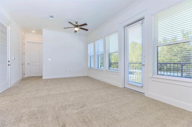 Building Photo - 3030 Greenbusch Rd