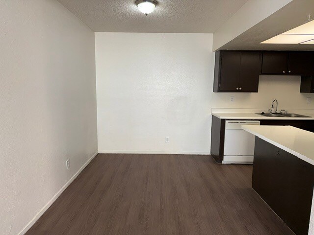 Foto del edificio - 5216 Redberry St