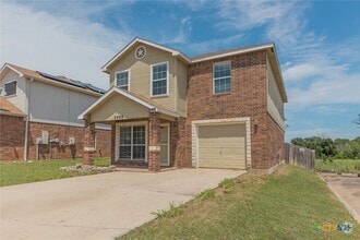 Building Photo - 2406 Waterfall Dr
