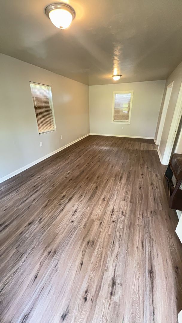 Building Photo - Maintained 3 bedroom 1 bath home - Open To...