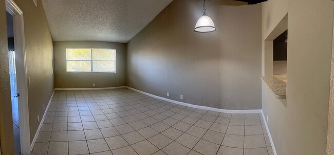 Building Photo - BEAUTIFUL 2/2 IN THE HEART OF CORAL SPRINGS