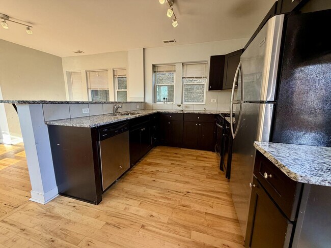 Foto del edificio - 4117 W Lawrence Ave