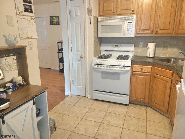 Building Photo - 14 Brookside Ln