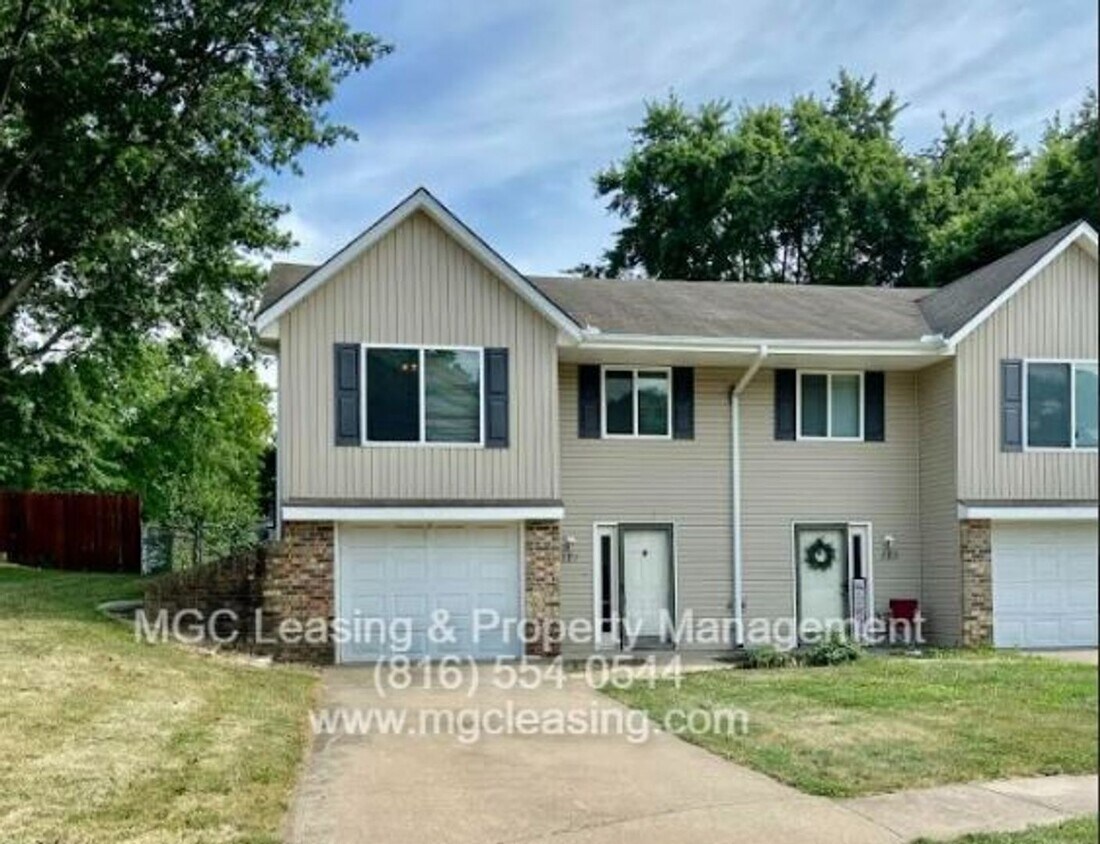 Foto principal - 321-323 NW Gibson Rd