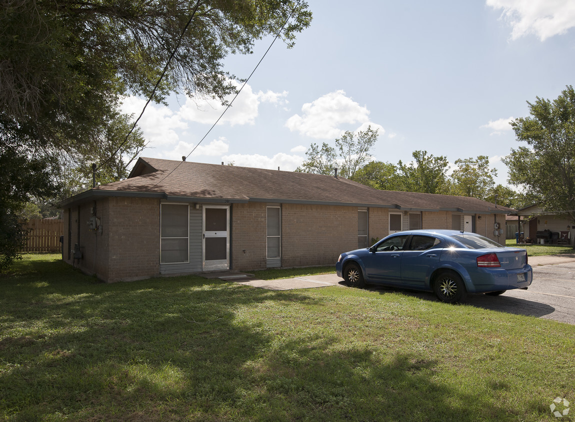 Building Photo - Piney Creek North Apartments