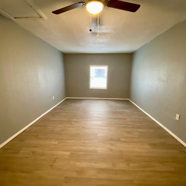 Building Photo - 5423 Ave D