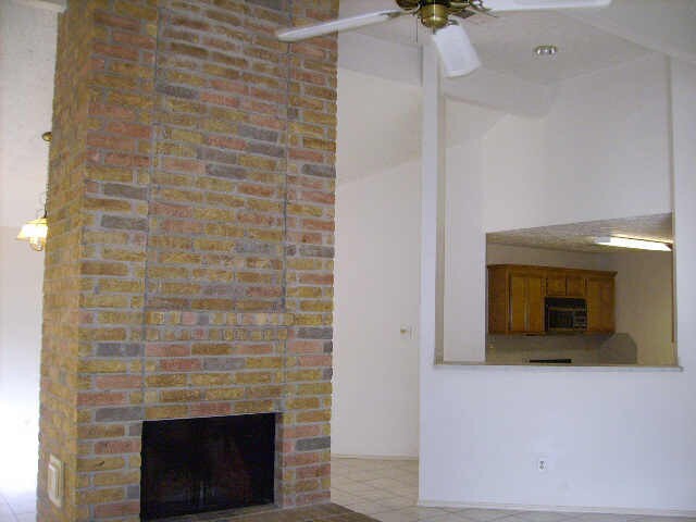 Foto del edificio - 2046 Hickory Glen Dr