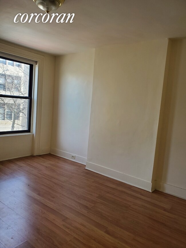 Building Photo - 366 Clermont Ave