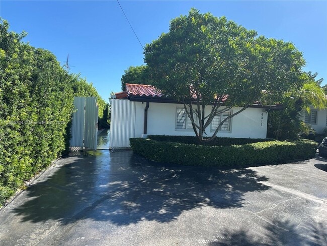 Foto del edificio - 4311 SW 104th Ct