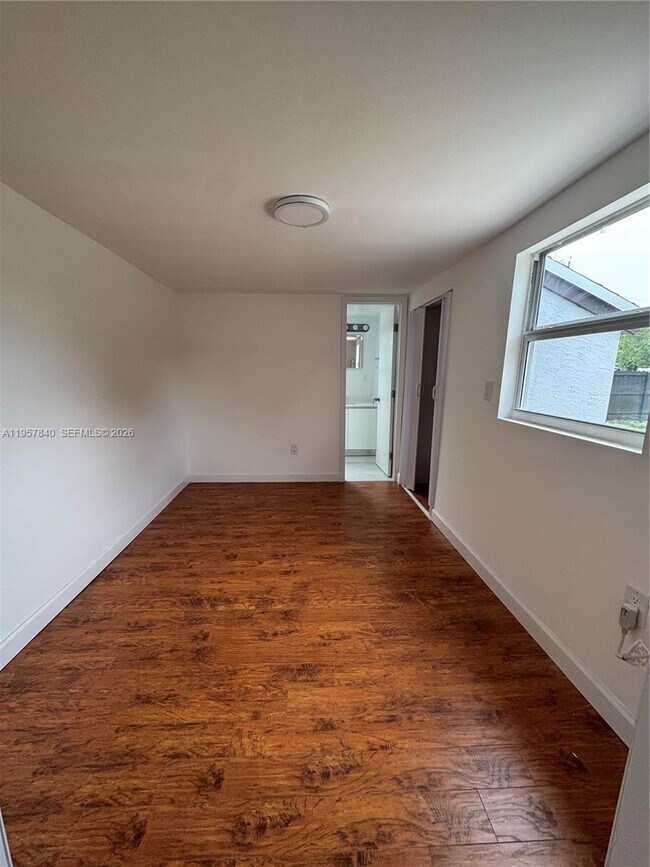 Building Photo - 10805 NW 10th Ave