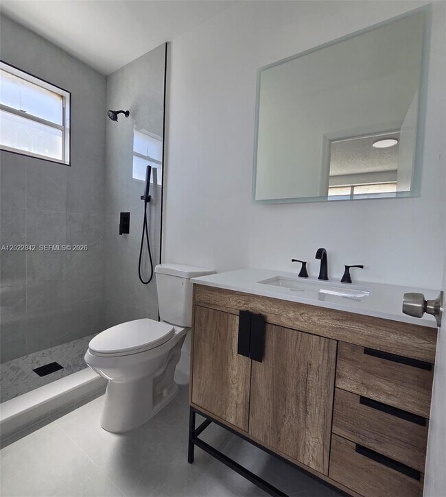 Building Photo - 1104 W 44th St