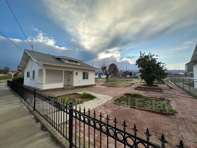 Primary Photo - 399 California St