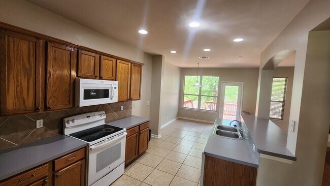 Foto del edificio - Located In the heart of Stone Oak