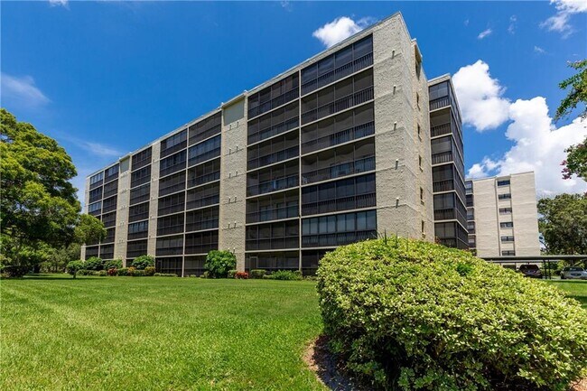 Building Photo - 2612 Cove Cay Dr