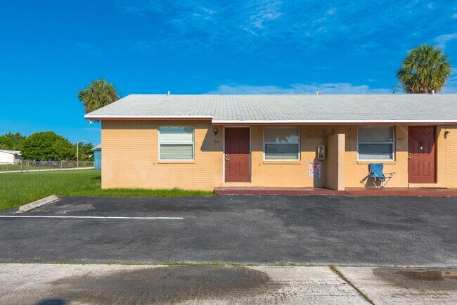 Foto del edificio - 803 NE 3rd St