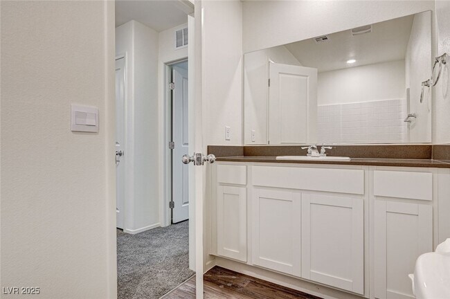 Foto del edificio - 7379 Raimee Brk St