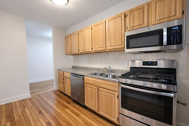 Building Photo - 615 Fort Washington Ave