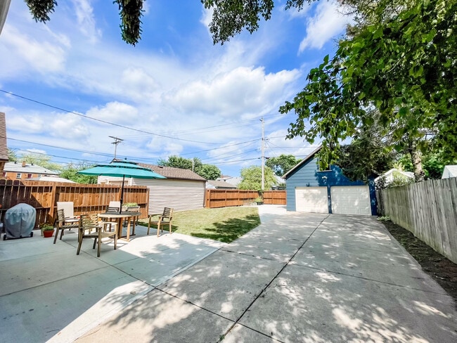Building Photo - 3044 N 73rd St
