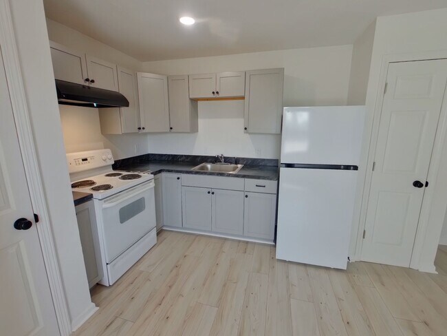 Foto del edificio - 5BR Renovated Home - Accepting Section 8