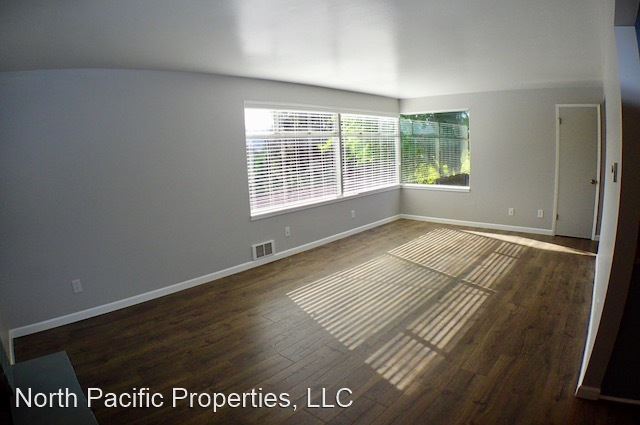 2 br, 1 bath House - 3019 21st Ave W photo'