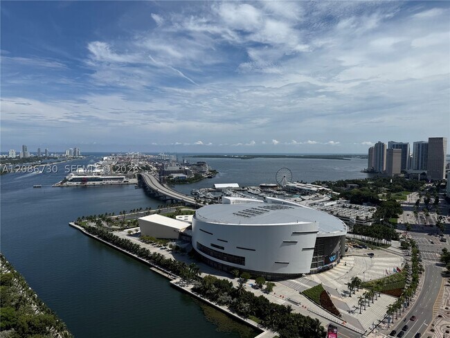 Foto del edificio - 900 Biscayne Blvd