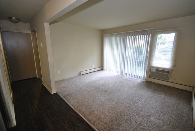 Building Photo - 442 3rd St