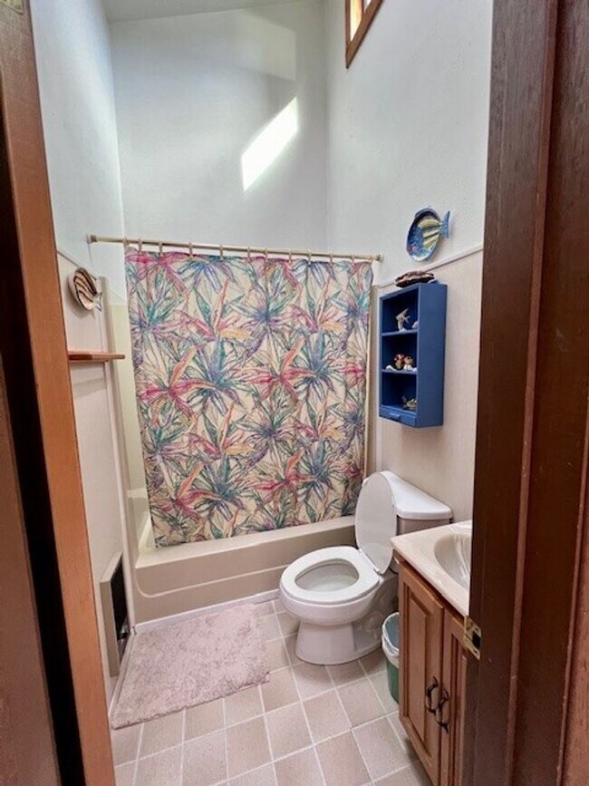 Foto del edificio - Fully Furnished Short Term Rental Right on...