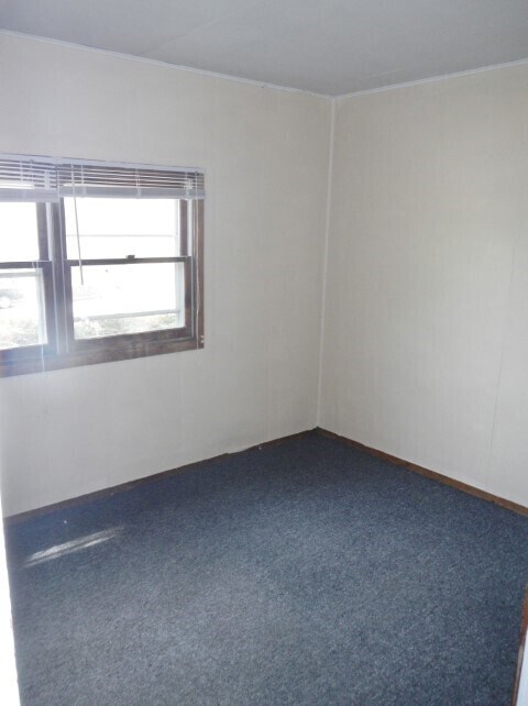 Building Photo - $2,500 | 5 Bedroom, 2.5 Bathroom House | P...