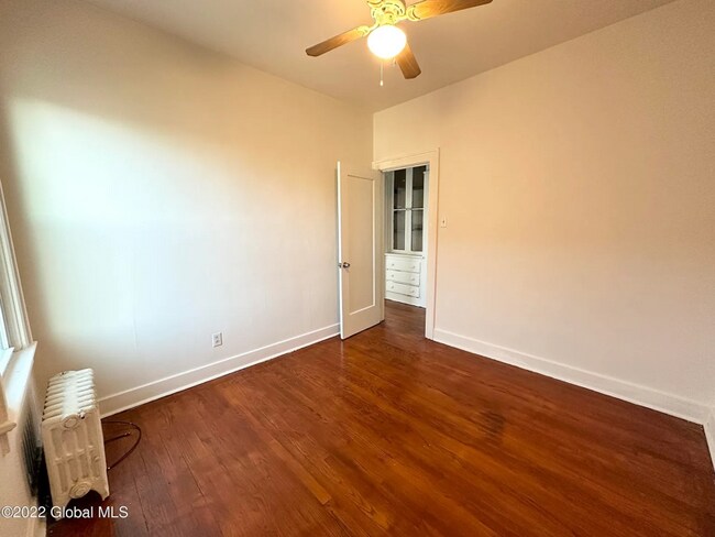 Foto del edificio - 1064 Washington Ave