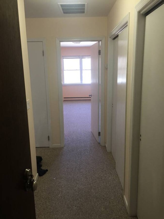 Building Photo - 44 Newark Pompton Tpke